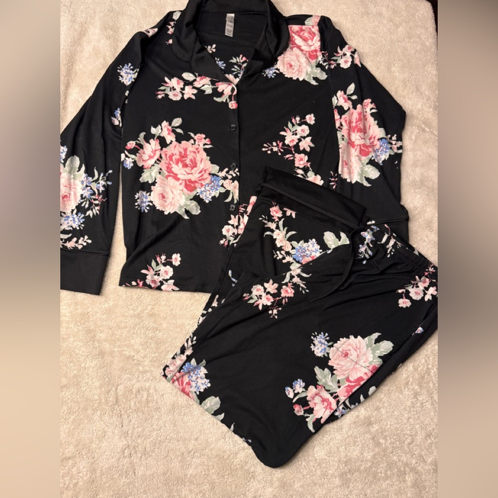 Ladies Jammie’s, size medium (2 patterns total) - Picture 3 of 4